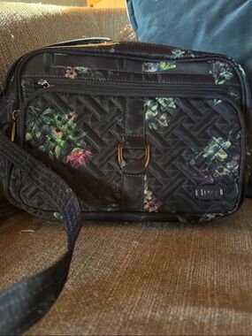 Lug brand Carousel XL Crossbody purse. In very good preowned condition.